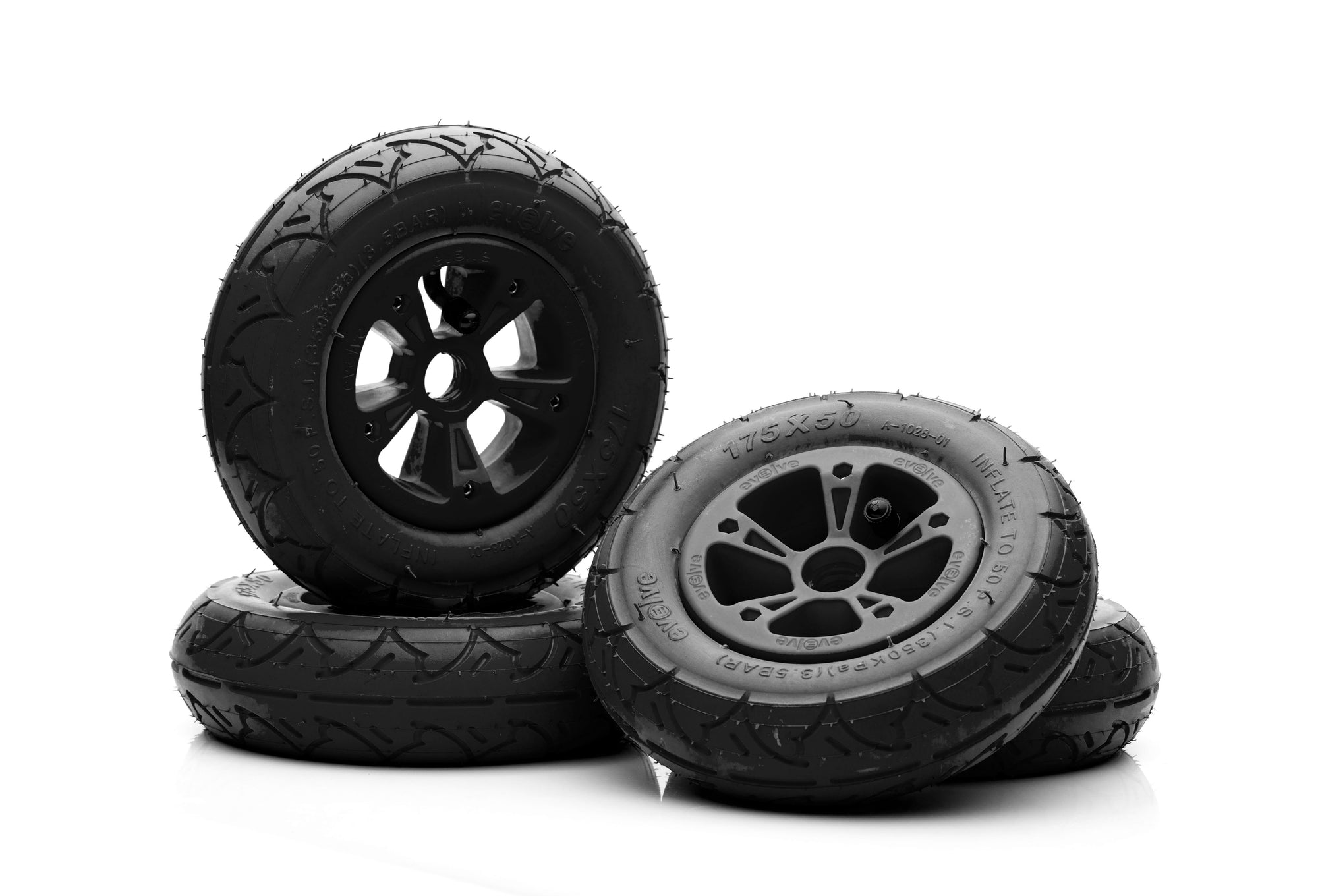 Jeu de roues complète 7 pouces lisses noirs (set de 4)